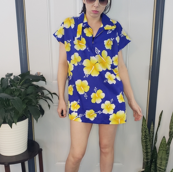 Vintage Hilo Hatties Hawaiian Shirt with Belt - Picture 4 of 6